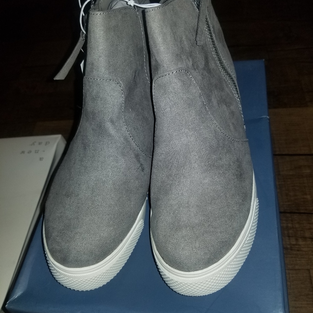 NWB CINDY GREY WEDGE SNEAKERS! - Picture 2 of 6